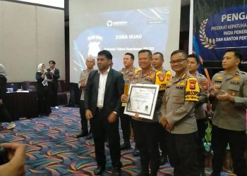 Polresta Tidore Terima Piagam Penghargaan Penganugrahan Predikat Kepatuhan Penyelenggaraan Pelayanan Publik 2024 dari Ombudsman RI