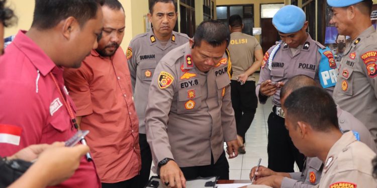 Polresta Tidore Lakukan Pemeriksaan Senpi Kepada Para Personil Pemegang Senpi Dinas