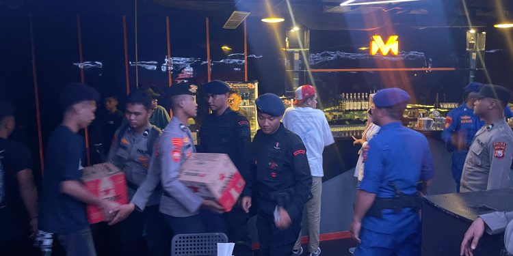 Tim Ops Pekat II Kieraha Polda Malut Amankan Ratusan Botol Miras Dan Dua Pasangan Bukan Suami Istri