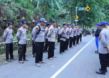 Ditpolairud polda Jabar dan Satpolairud polres Sukabumi bangun jembatan darurat untuk warga