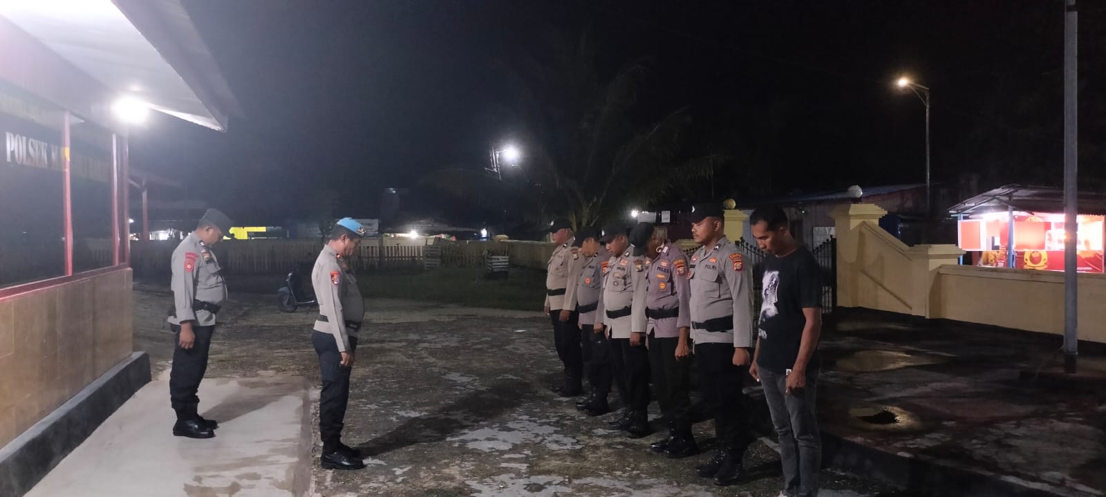 Jaga Sula – Polsek Mangoli Barat Gelar KRYD, Sita Ratusan Botol Miras Ilegal