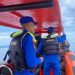 SAT POLAIRUD POLRES HALUT BERSAMA TIM SAR GABUNGAN MELAKUKAN UPAYA PENCARIAN KORBAN LAKA LAUT KAPAL KM CAHAYA TIMUR 02 DI PERAIRAN PULAU DOI