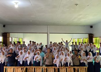 Cegah Kenakalan Remaja, Kapolsek Tidore Utara Laksanakan Sosialisasi di Sekaloh SMAN 10 Tikep