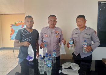 Polsek Jailolo Amankan 15 Botol Cap Tikus Tanpa Pemilik dalam Razia di Pelabuhan