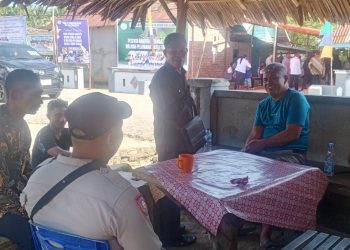 Bhabinkamtibmas Desa Gulapapo, Polres Halmahera Timur, melaksanakan kegiatan sambang dan silaturahmi