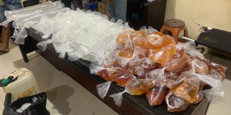 POLRES TERNATE GAGALKAN PEREDARAN MINUMAN KERAS, SATU ORANG DIAMANKAN