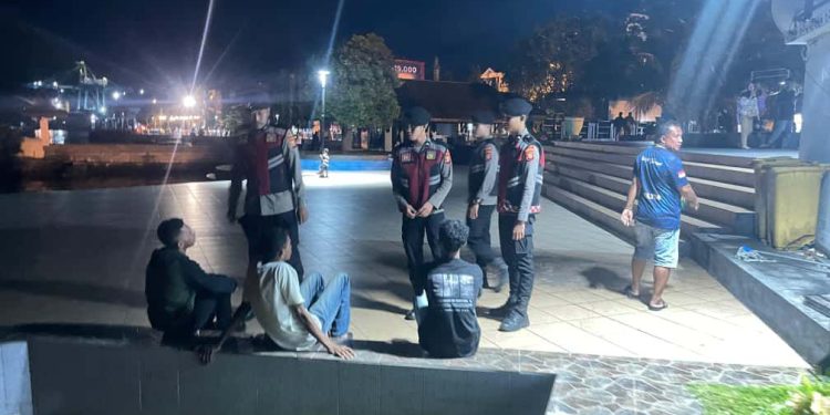 Patroli Malam Sat Samapta Polres Ternate Hadirkan Rasa Aman di Tengah Masyarakat