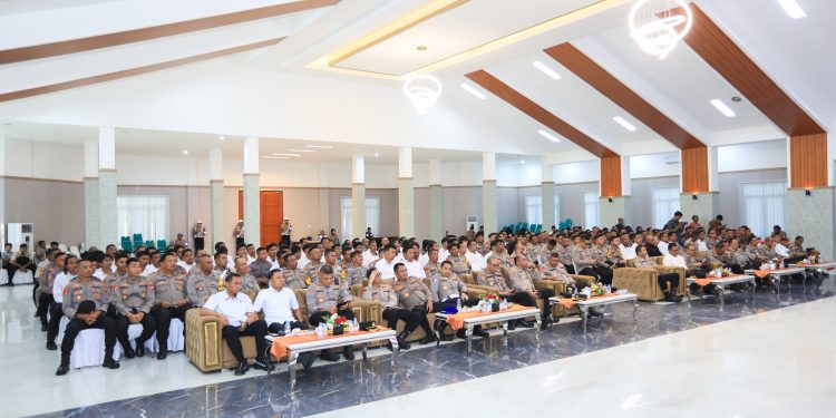 Kunjungan ke Polres Halsel, Kapolda Malut Tekankan Keteladanan dan Profesionalisme