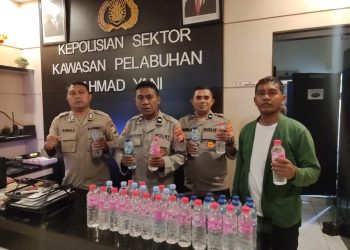 Polsek Pelabuhan A. Yani Gagalkan Penyelundupan Minuman Beralkohol Ilegal di Atas Kapal Penumpang