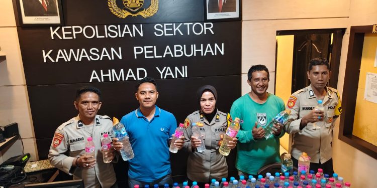 Polsek Pelabuhan Ahmad Yani Gagalkan Penyelundupan Ratusan Botol Minuman Beralkohol Ilegal dari Manado