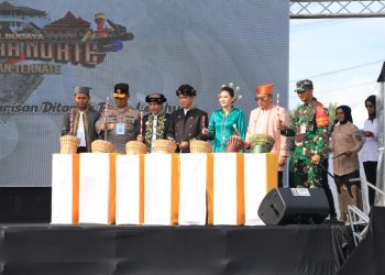 Kapolda Malut mendampingi Wapres Gibran Hadiri Pembukaan Festival Legu Taro No Ate