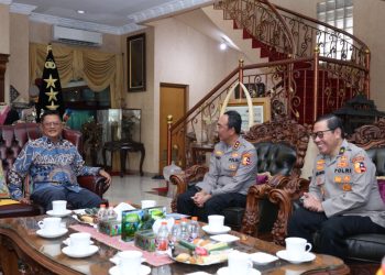 Jajaran Divhumas Polri Laksanakan Anjangsana ke Jend. Pol (Purn) Da’i Bachtiar