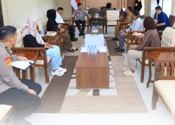 Polsek Pelabuhan Ahmad Yani Amankan Puluhan Botol Minuman Beralkohol Ilegal Diatas Kapal Penumpang