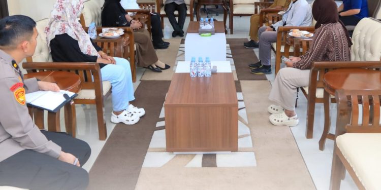 Polsek Pelabuhan Ahmad Yani Amankan Puluhan Botol Minuman Beralkohol Ilegal Diatas Kapal Penumpang