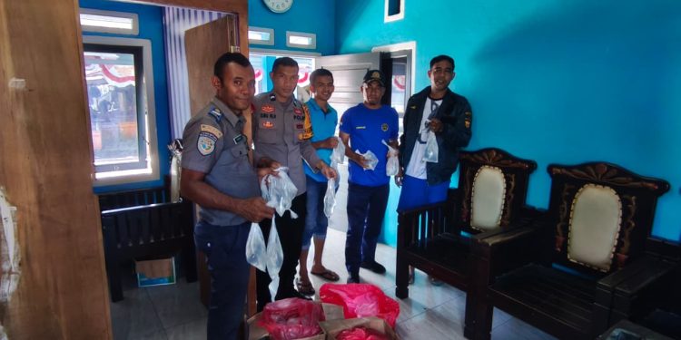 Polsek Ternate Utara Amankan Puluhan Kantong Minuman Beralkohol Ilegal di Pelabuhan Dufa-Dufa