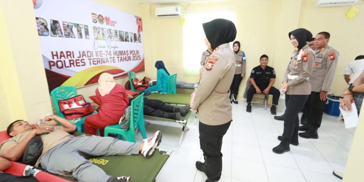 Peringati Hari Jadi Humas Polri ke-74, Polres Ternate Tebar Kepedulian Lewat Donor Darah