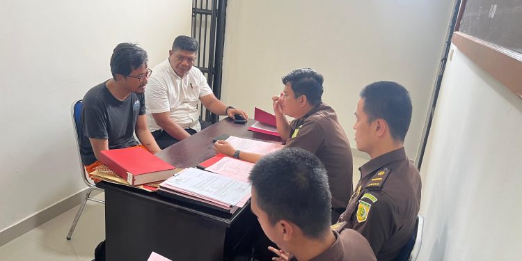 Penyerahan Tersangka dan Barang bukti Tahap (II) terkait dengan perkara dugaan Tindak Pidana Pembunuhan