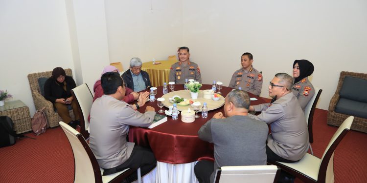 Kapolresta Tidore Sambut Tim Kompolnas RI di Bandara Sultan Babullah Ternate