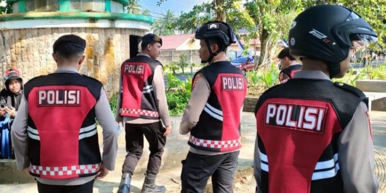 Sat Samapta Polres Halmahera Barat Laksanakan Patroli Dialogis di Pelabuhan dan Pasar Jailolo