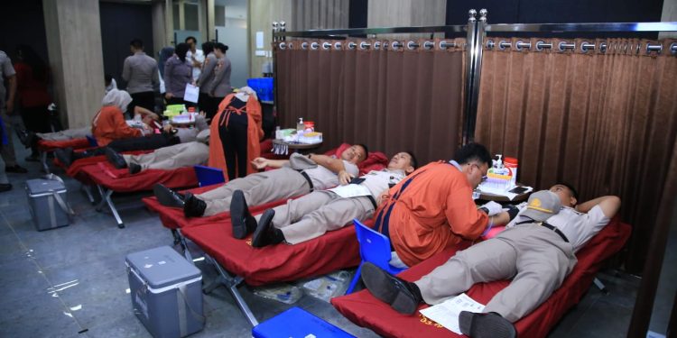 Humas Polri Gelar Donor Darah Serentak, Terkumpul 16.619 Kantong dalam Rangka Hari Jadi ke-74