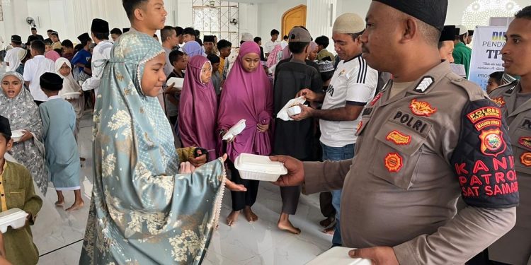 Jum’at Barokah, Personil Sat Samapta Polres Pulau Berbagi
