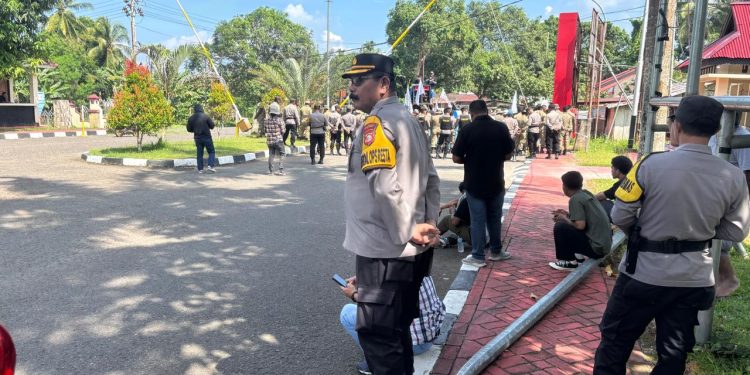Personel Polresta Tidore Laksanakan Pengamanan Aksi Unjuk Rasa WALHI Maluku Utara