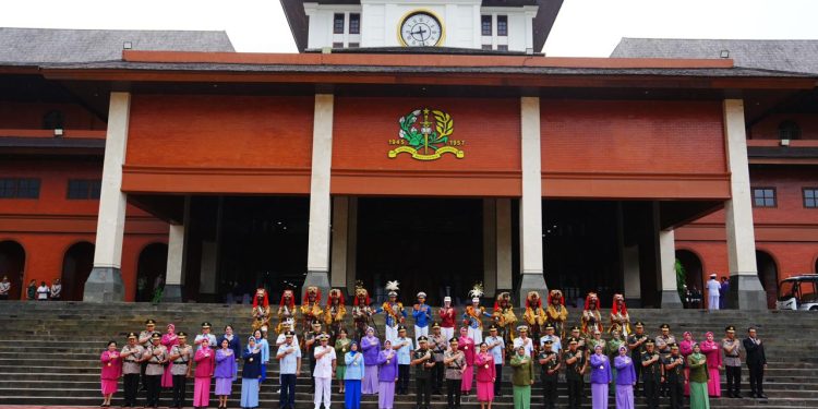 Pimpin Wisuda Prajurit Taruna, Kapolri Tekankan Sinergitas TNI-Polri untuk Wujudkan Indonesia Emas 2045