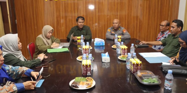 TIM BAPANAS RI LAKUKAN KUNJUNGAN KERJA DI POLRESTA TIDORE DAN TINJAU HARGA SEMBAKO DI PASAR SARIMALAHA