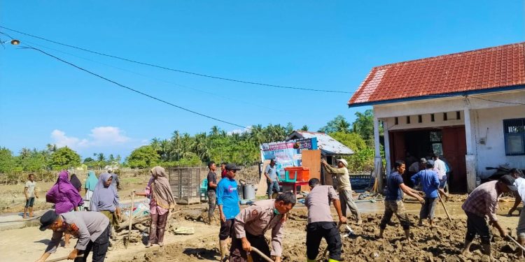 Polri dan Warga Bersinergi Pulihkan Pascabanjir di Pidie Jaya