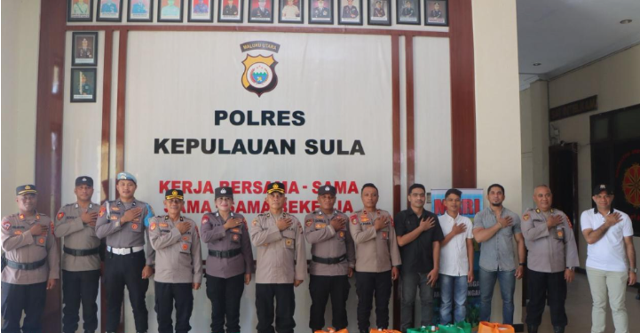 Jaga Sula – Polres Kepulauan Sula Bagikan THR kepada Anggota Non Muslim